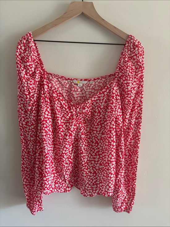 Boden Tops - Boden • Red Floral Sweetheart -Neck Long-Sleeve Blouse